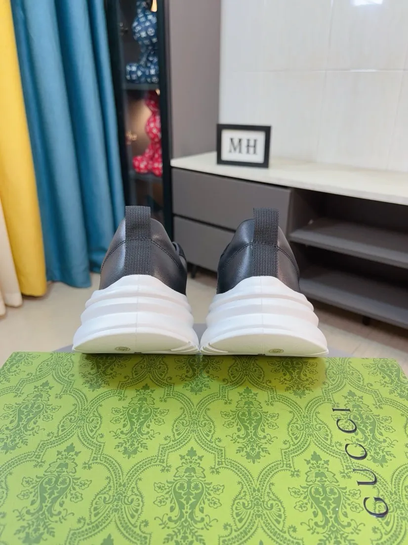 Men's shoes 💰440🌹🌹GUCCI [Gucci] New high-end brand of men's shoes, the latest fashionable casual men's shoes, trendy and versatile style, relaxed and sporty style, uppers imported from Italy, first-layer cowhide, genuine leather lining and ultra-fine workmanship. Original personalized fashionable rubber wear-resistant outsole, light and comfortable on the foot, size 38-44